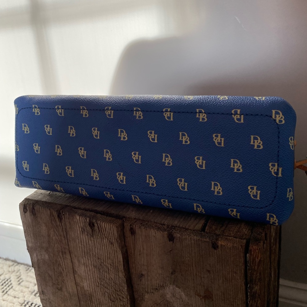 Dooney & Bourke - Picture 9 of 13